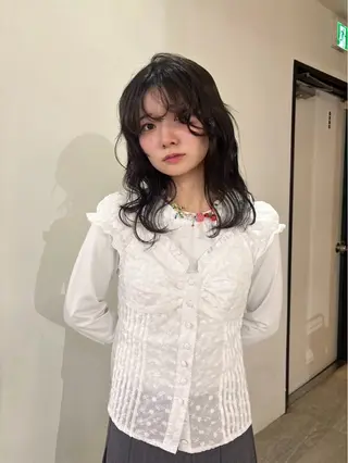 ミディアム ヘアアレンジ rinka／暖色 ブリーチのヘアスタイル