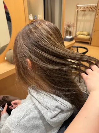ロング カラー hina 🛋️ブリーチカラーのヘアスタイル