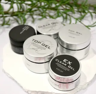 ネイル contrail所属・渡辺 志歩のネイルデザイン