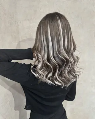 ミディアム lisa  ︎︎のヘアスタイル