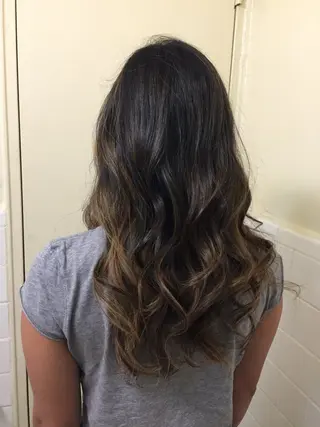 ロング AFLOAT SAYURIのヘアスタイル