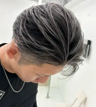 ミディアム カラー メンズ era2d所属・マコト/心斎橋 メンズ専門店のヘアスタイル