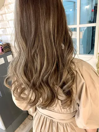 ロング ✨ハイトーン✨艶髪 ✨髪質改善✨和田のヘアスタイル