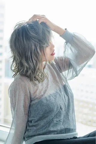 ミディアム SHINY シャイニー千住大橋のヘアスタイル
