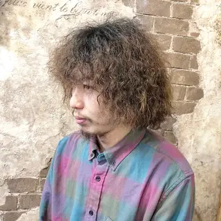 カラー パーマ メンズ ブリーチ、パーマ 西部笑のヘアスタイル