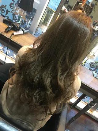 ロング カラー 吉本 yoshimotoのヘアスタイル