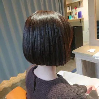 ショート カラー alushe 岡 陽子のヘアスタイル