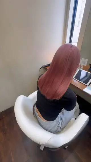 ロング カラー 梨菜/ハイトーン /ブリーチカラーのヘアスタイル