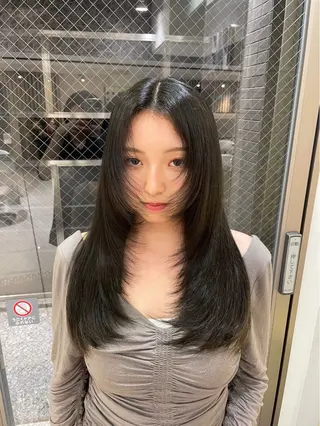 ロング ZENKO国分寺所属・まるやま ひなこ/艶髪カラーのヘアスタイル