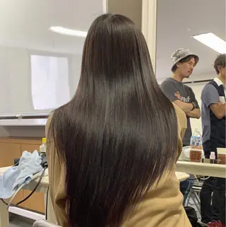 ロング 伊藤 陽のヘアスタイル