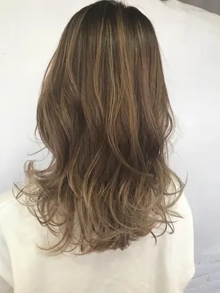 ロング カラー 伊藤 優希のヘアスタイル