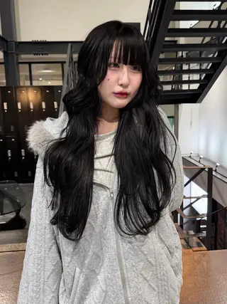 ロング ヨシオカ マオのヘアスタイル