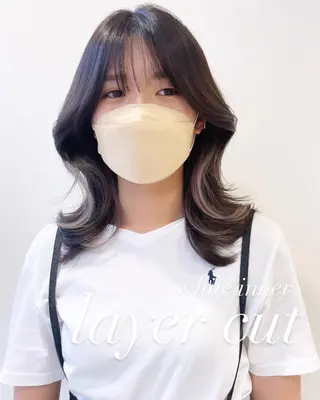 ミディアム カラー 韓国レイヤーカット/ ダブルカラーのヘアスタイル