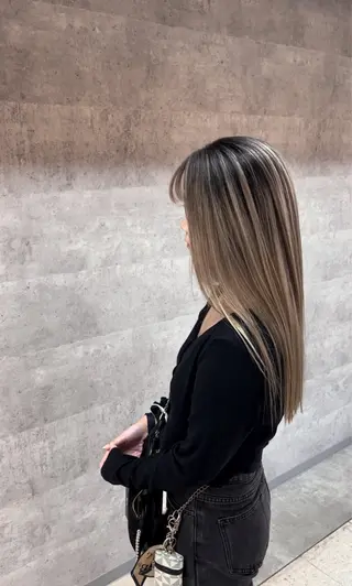 ロング カラー _WHITE 若狭のヘアスタイル