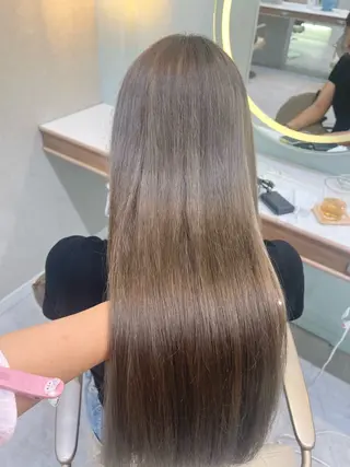 ロング カラー 𝑴𝑰𝑨🎀赤髪 /ピンク/髪質改善のヘアスタイル