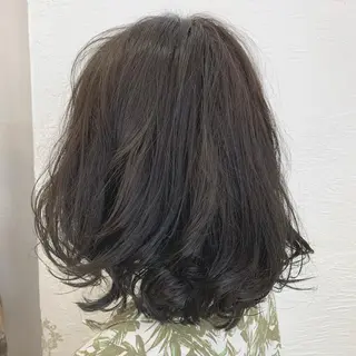 ミディアム カラー fio マナミのヘアスタイル