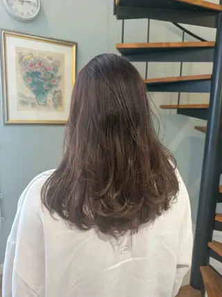 ロング カラー atelier doux dimanche（アトリエ・ドゥー・ディマンシュ）所属・Fukamiレイヤー 透明感カラーのヘアスタイル