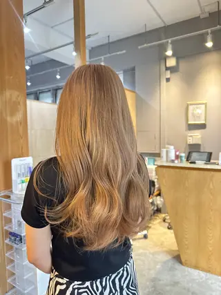 ミディアム miloc MOMOKAのヘアスタイル
