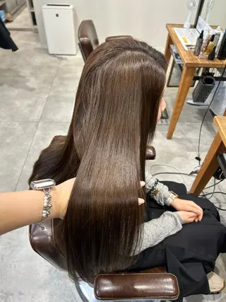 ロング カラー オリーブベージュ/ ブリーチなし透明感のヘアスタイル