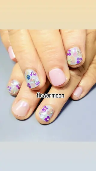 ネイル フラワー ムーンのネイルデザイン