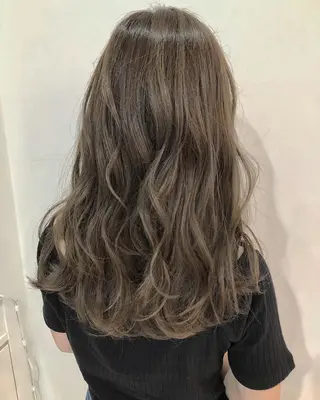 ロング カラー 服部 樹季のヘアスタイル