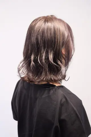 ミディアム カラー ワタナベ テルマサのヘアスタイル