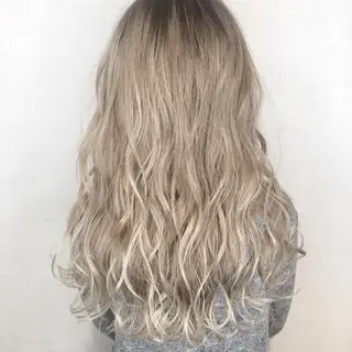 ロング ブリーチカラー💛 石川慧南のヘアスタイル