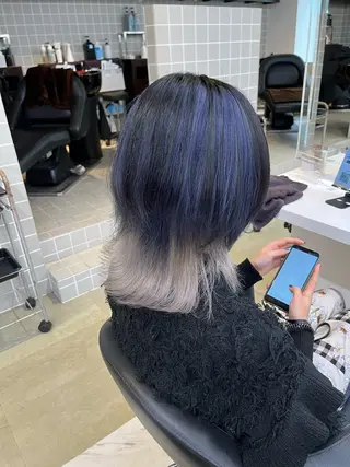 セミロング 寒色＆ブリーチ特化 寒色MiOのヘアスタイル