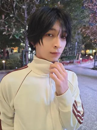 メンズ メンズ ヘアメイク  ハイトーン キャロのヘアスタイル