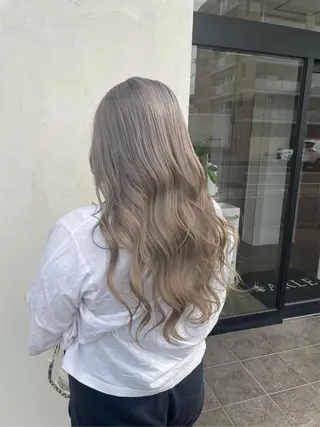 ロング 香山 葵のヘアスタイル