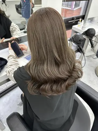 カラー オリーブカラー🫒 レイヤーカット✂︎のヘアスタイル