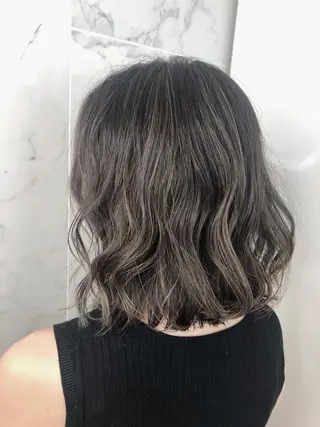 ミディアム カラー AVANCE emiのヘアスタイル
