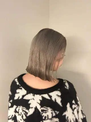 ミディアム カラー sliver マツイ　レンのヘアスタイル