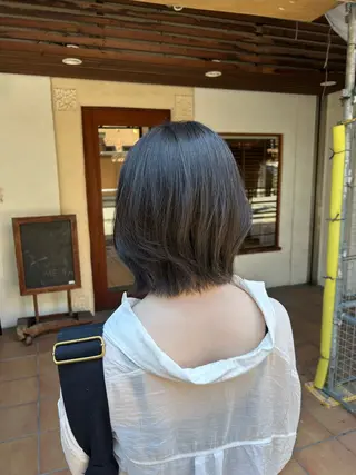 ミディアム カラー putri 川邉 優花のヘアスタイル