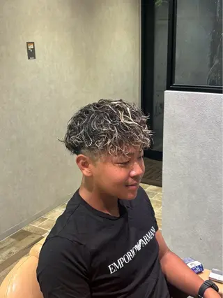 カラー パーマ メンズ アヴニールアックス所属・Takasaku Shugoのヘアスタイル