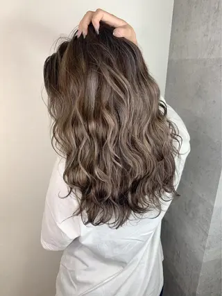 セミロング カラー _WHITE+ 南海難波店のヘアスタイル