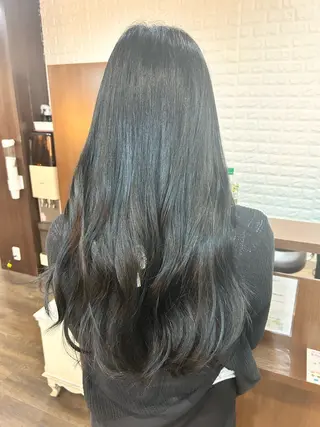ロング トモタニ ミオのヘアスタイル