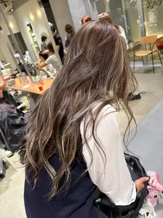 セミロング カラー ケア剤オタク×海外 ヘア長谷川裕起のヘアスタイル