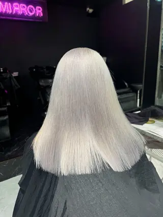 セミロング カラー ハイトーンレイヤー 🦋🌷Shuriのヘアスタイル