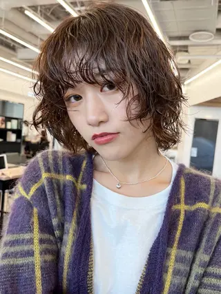 ミディアム パーマ 阿久津真衣 似合わせカットのヘアスタイル