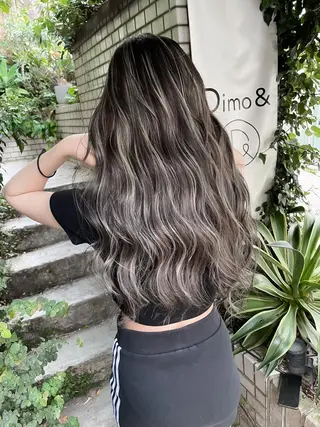 ロング 白いハイライト🤍 タナカリョウスケのヘアスタイル