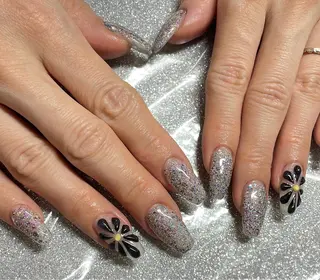 ネイル VIERU 🌈🎀💖のネイルデザイン