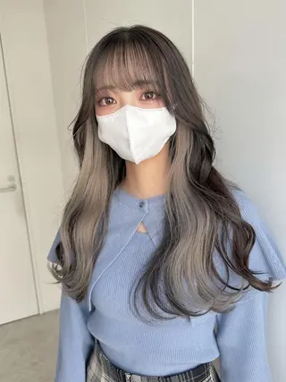 ロング レイヤーカット 透明感カラーのヘアスタイル