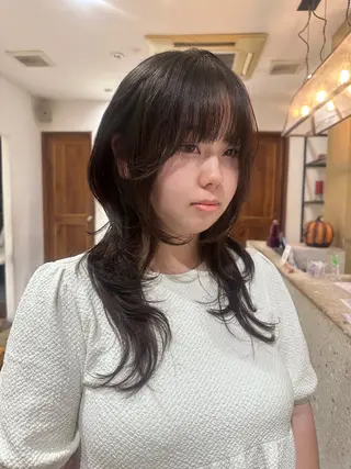 ロング YUI/レイヤー/ ウルフ/艶カラーのヘアスタイル