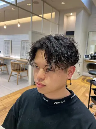 ミディアム メンズパーマ 岩成健志郎のヘアスタイル