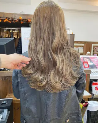 ロング 横浜ブリーチムラ直し ハイトーン/ブリーチのヘアスタイル