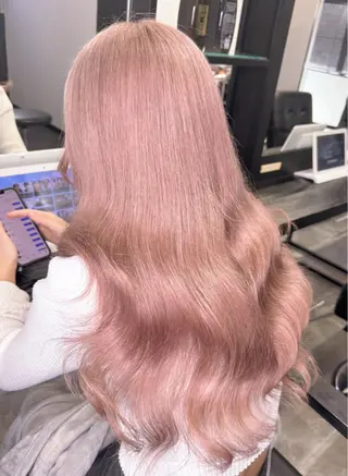 セミロング 吉川優勢/ ハイトーン/エクステのヘアスタイル