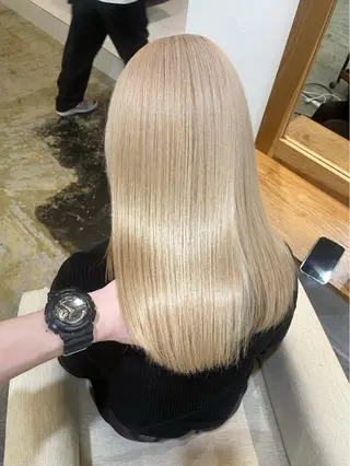 ロング miyu ハイトーンモデル募集のヘアスタイル