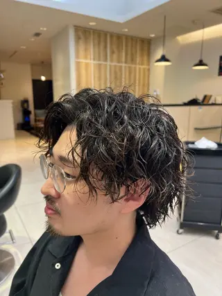 ミディアム メンズパーマ 岩成健志郎のヘアスタイル