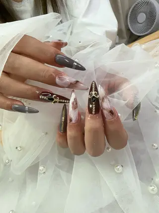 ネイル Hey🌈NAIL 長さ出し専門店のネイルデザイン